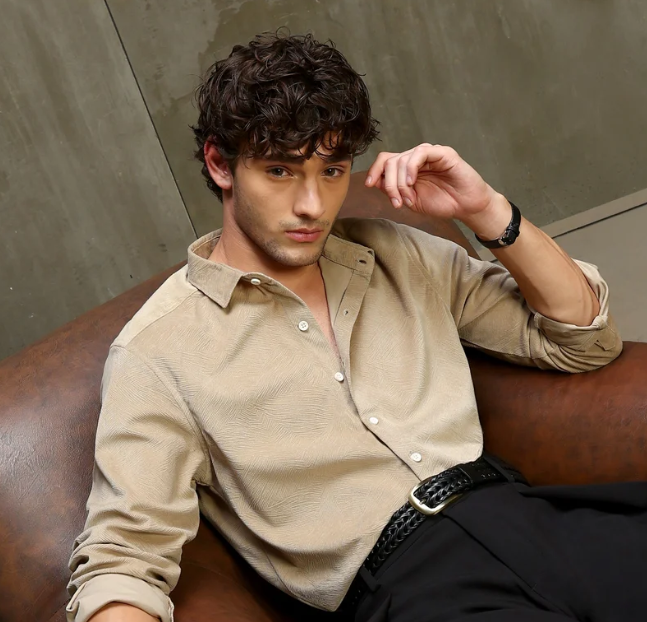 Man wearing a light blue casual shirt with a tie